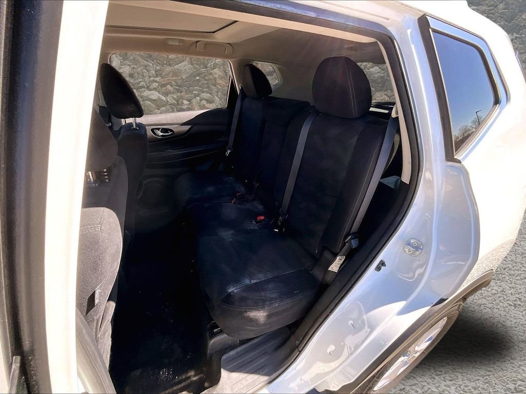 Used 2016 Nissan Rogue SV w/ SV Premium Package image 24