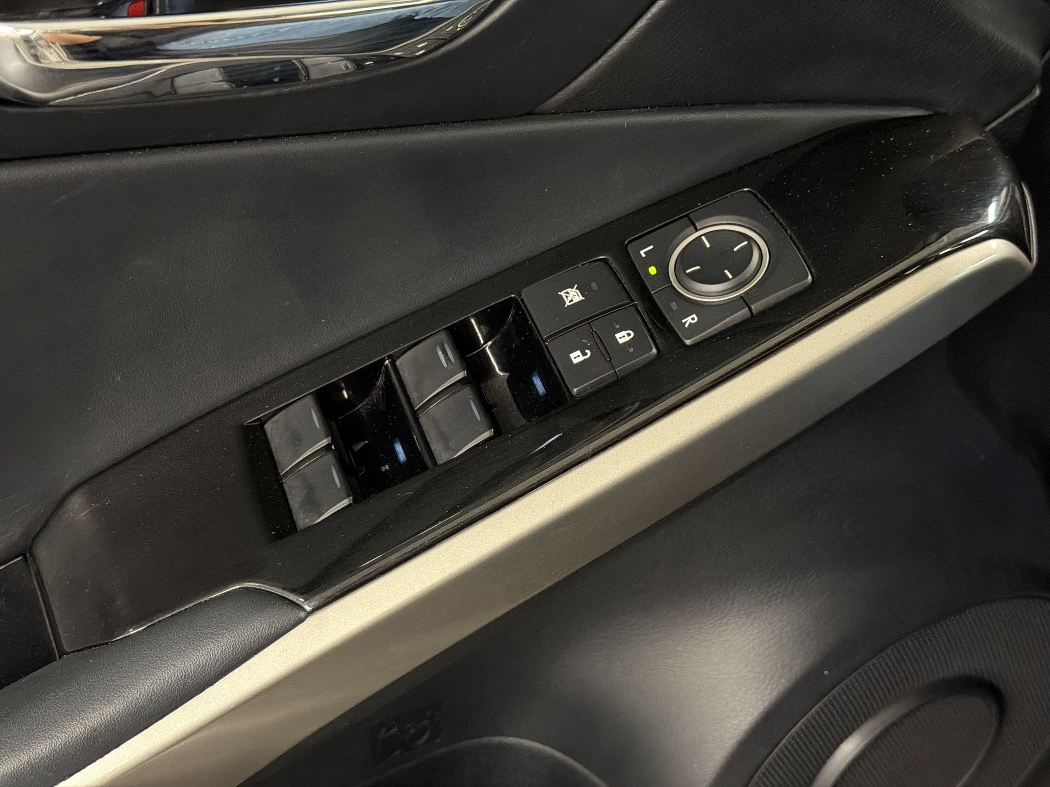 Used 2016 Lexus IS 200t w/ Navigation System Package RWD image 14
