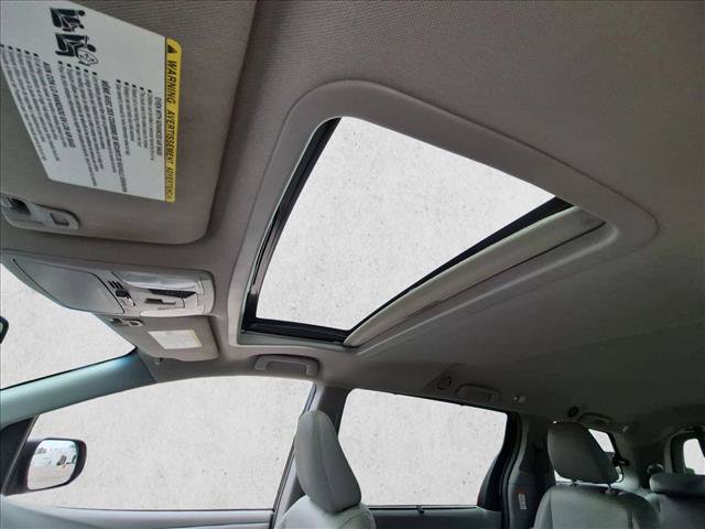 Used 2015 Toyota Sienna XLE FWD image 15