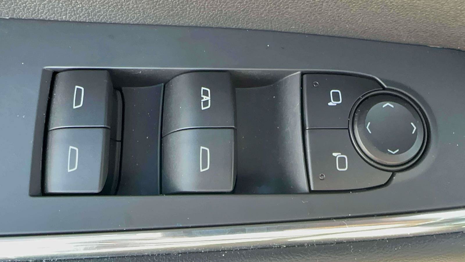 Used 2025 GMC Acadia Elevation AWD/4WD image 13
