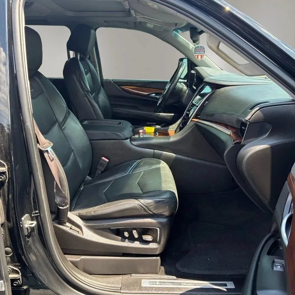 Used 2015 Cadillac Escalade Luxury AWD/4WD image 11