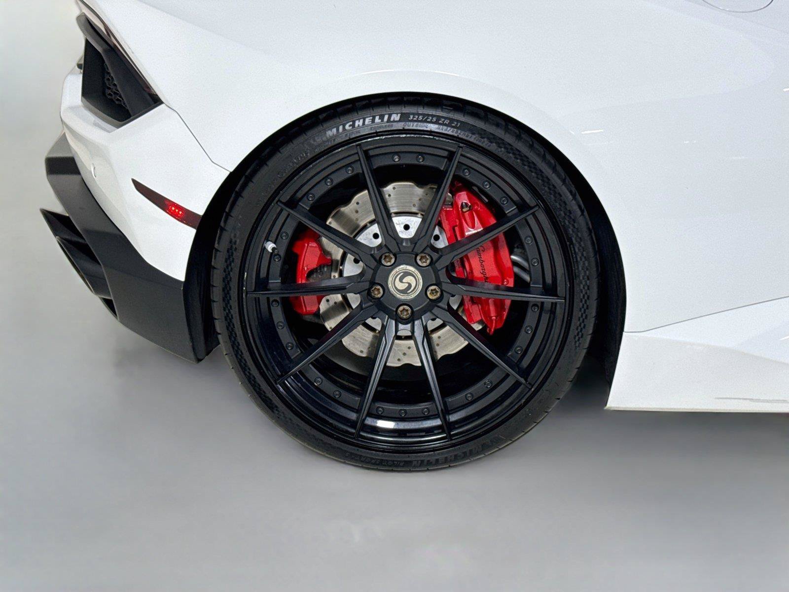 Used 2017 Lamborghini Huracan LP 580-2 RWD image 32