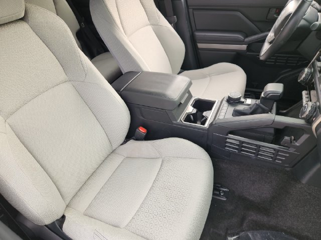 Used 2025 Toyota 4Runner SR5 AWD/4WD image 9