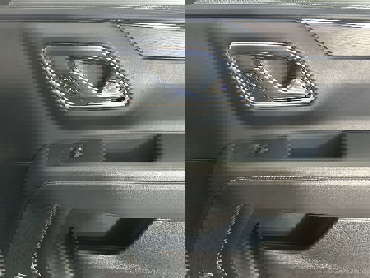 Used 2024 Chevrolet Suburban LT image 24