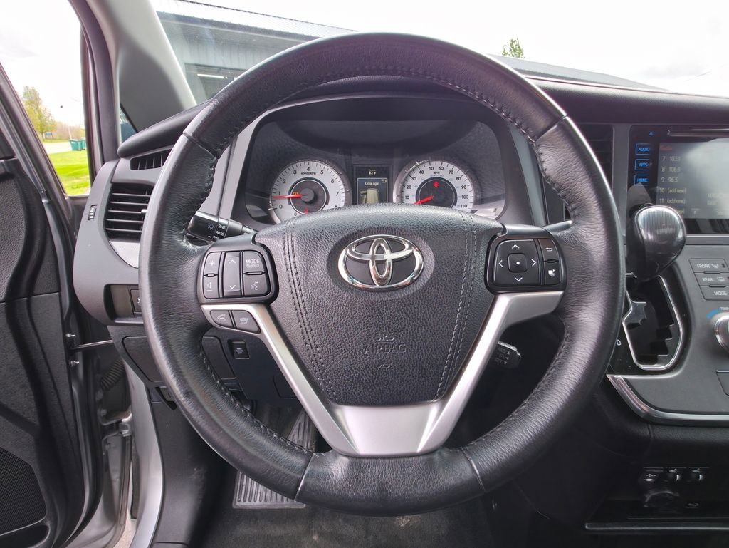 Used 2017 Toyota Sienna SE Premium image 23
