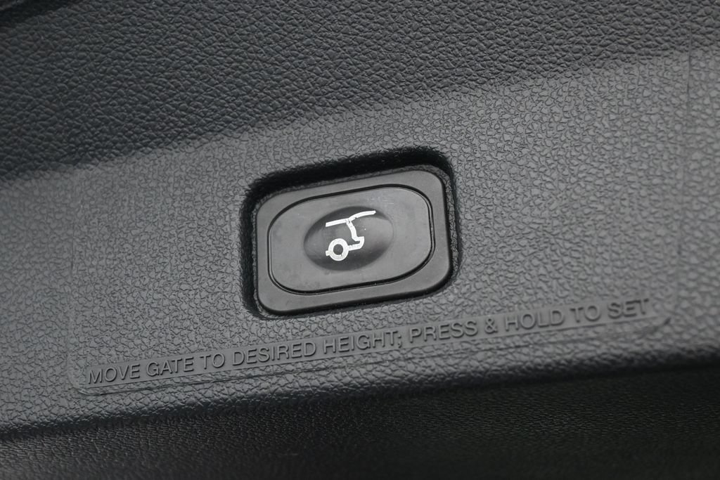 Used 2018 Ford Explorer XLT w/ Equipment Group 202A FWD image 35