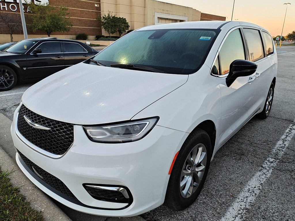 Used 2024 Chrysler Pacifica Touring-L