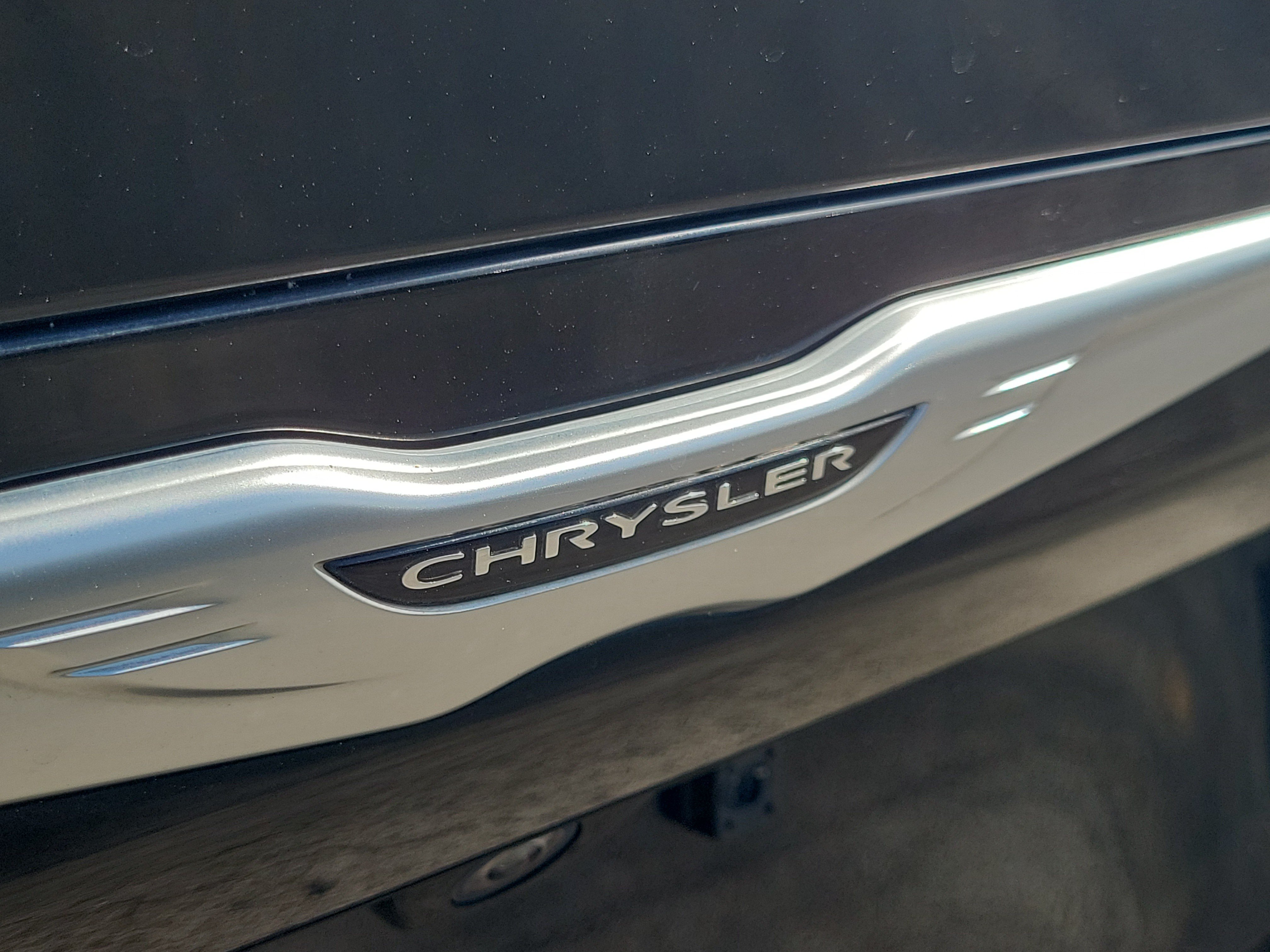 Used 2023 Chrysler Voyager LX FWD image 10