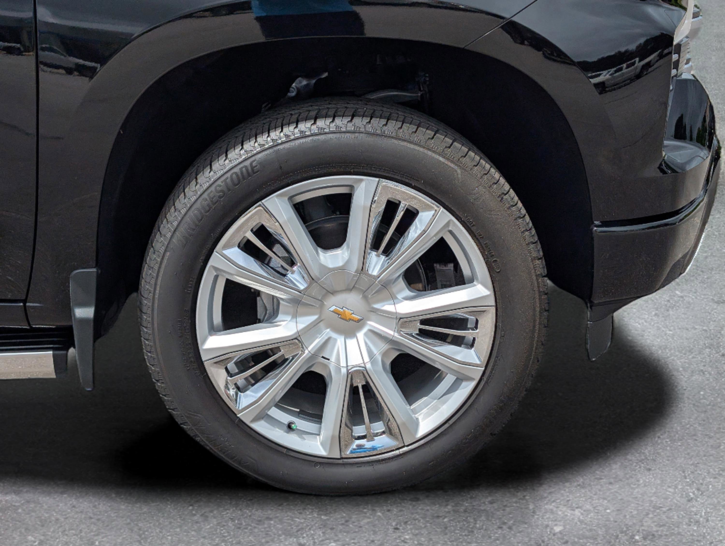 Used 2025 Chevrolet Silverado 1500 High Country w/ High Country Premium Package image 7