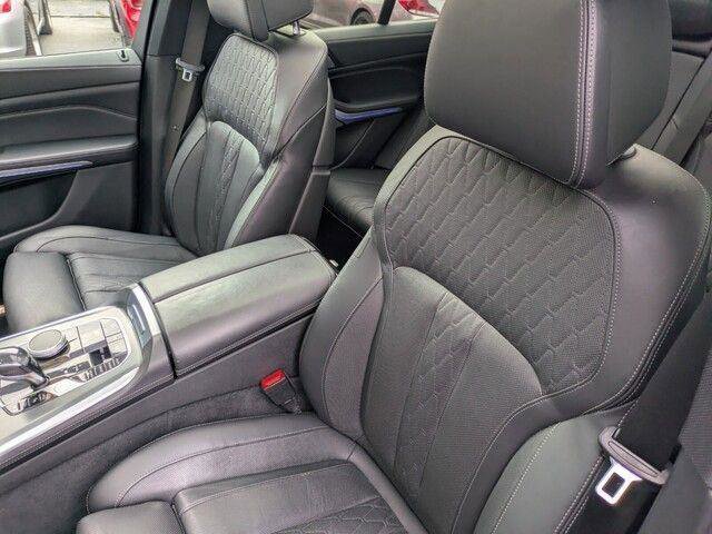 Used 2021 BMW X5 M50i image 12