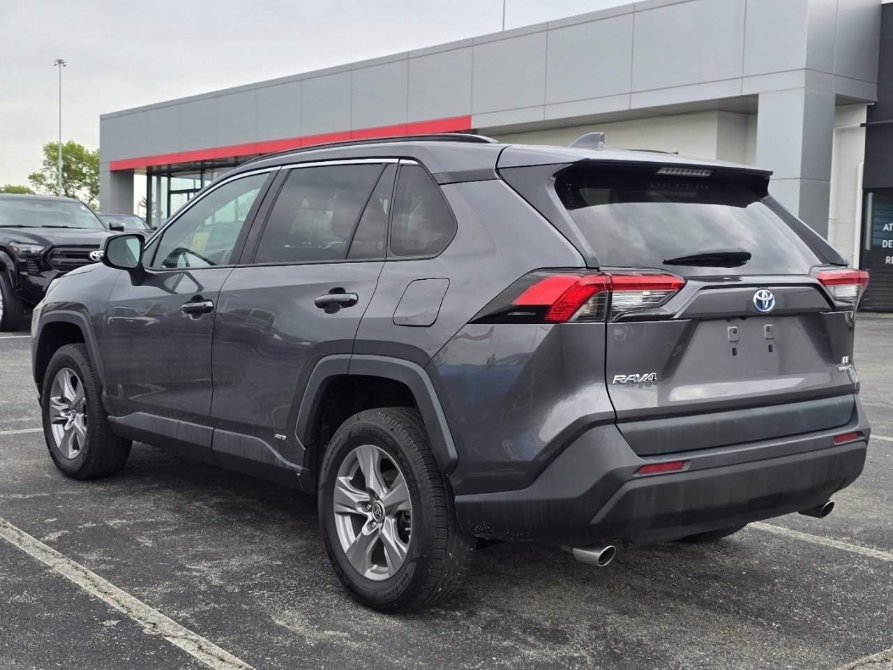 Used 2022 Toyota RAV4 LE AWD/4WD image 5