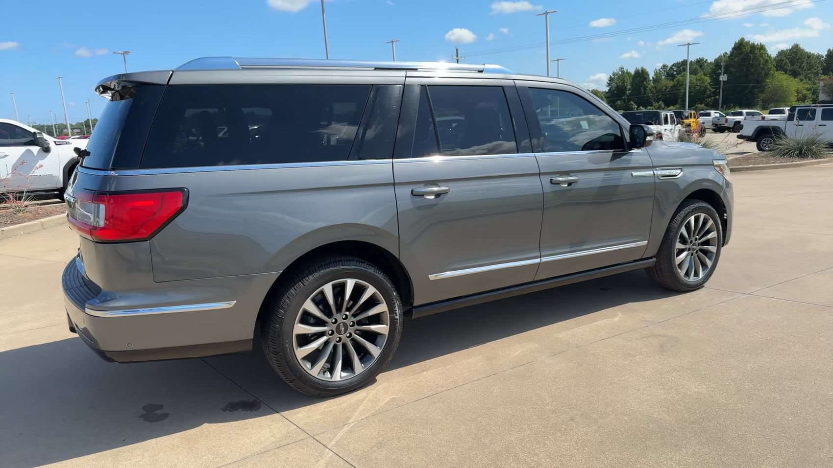 Used 2021 Lincoln Navigator L Reserve AWD/4WD image 9