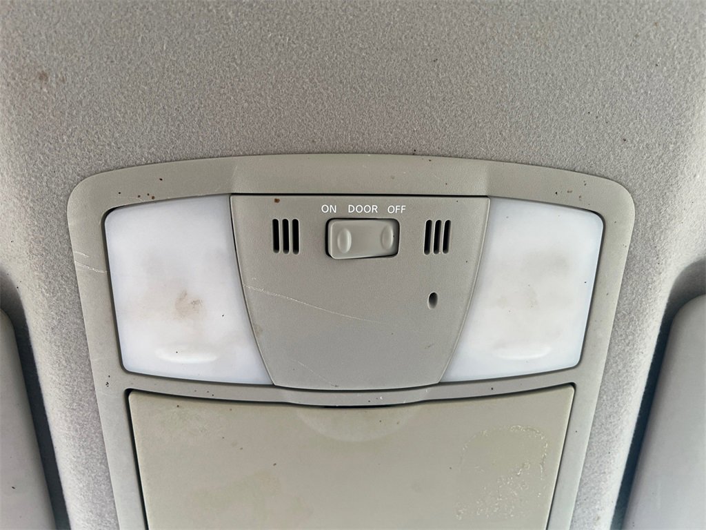 Used 2011 Nissan Rogue S image 19