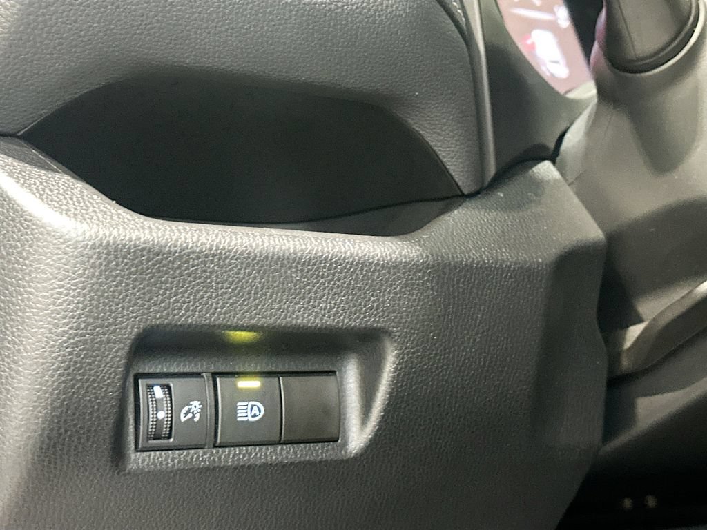 Used 2022 Toyota RAV4 XLE AWD/4WD image 10