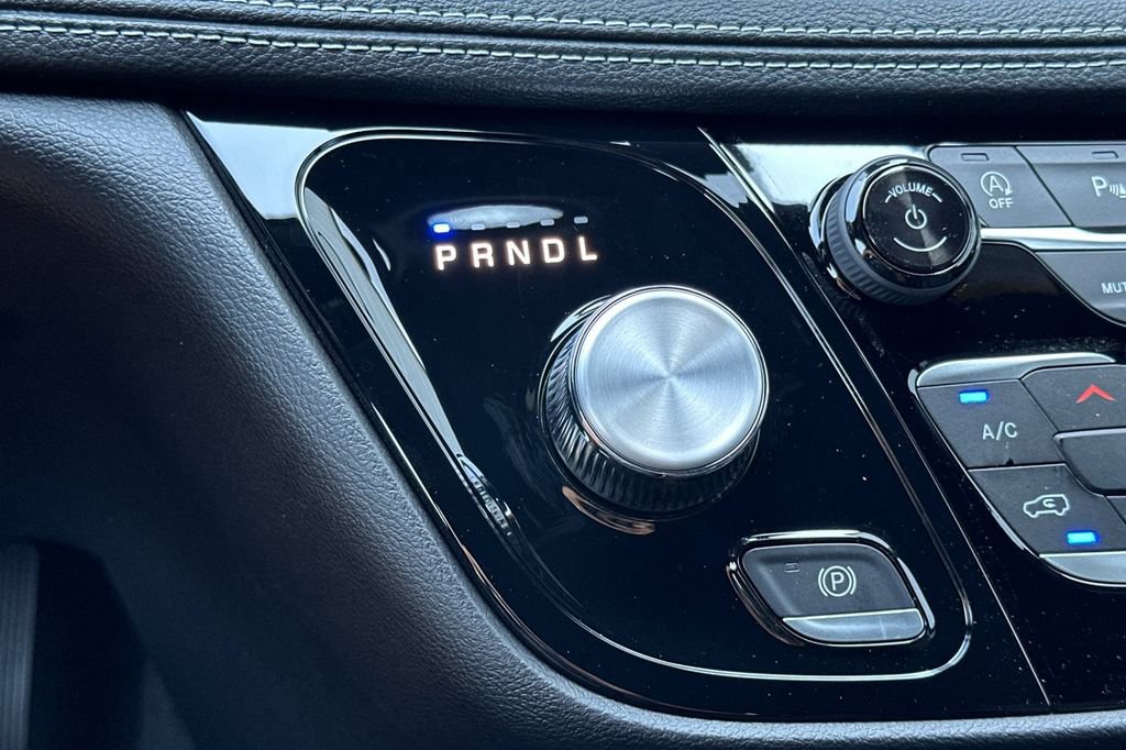 New 2027 Chrysler Pacifica Select FWD image 22