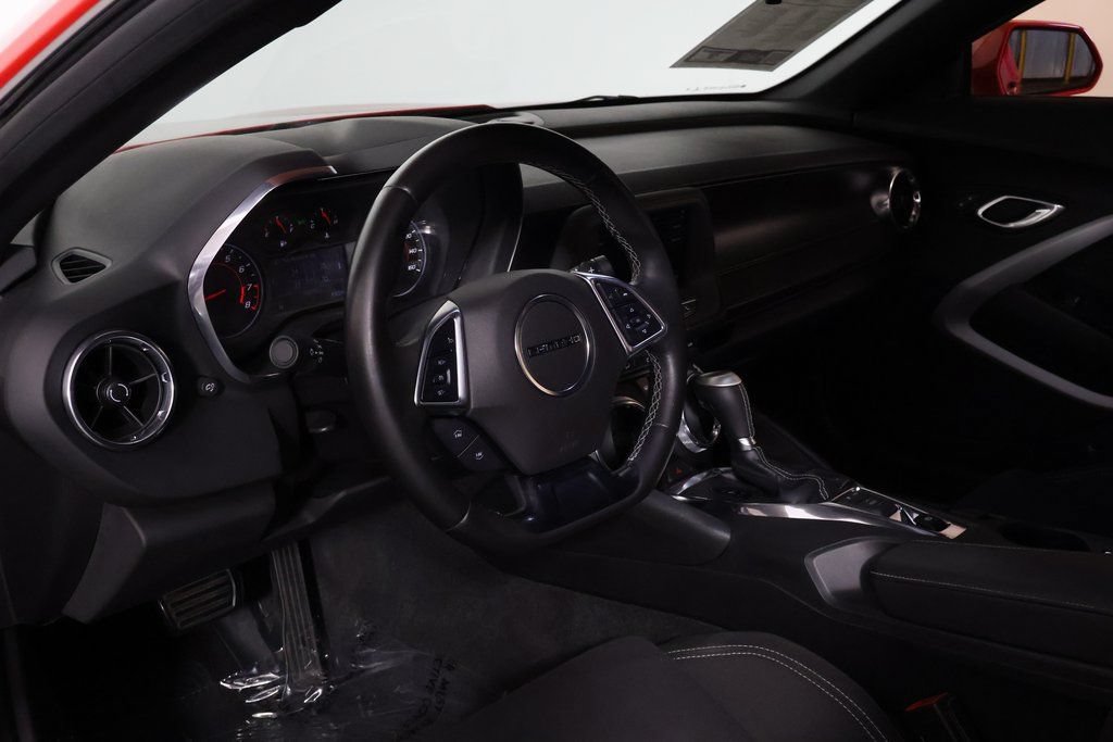 Used 2020 Chevrolet Camaro LT RWD image 8