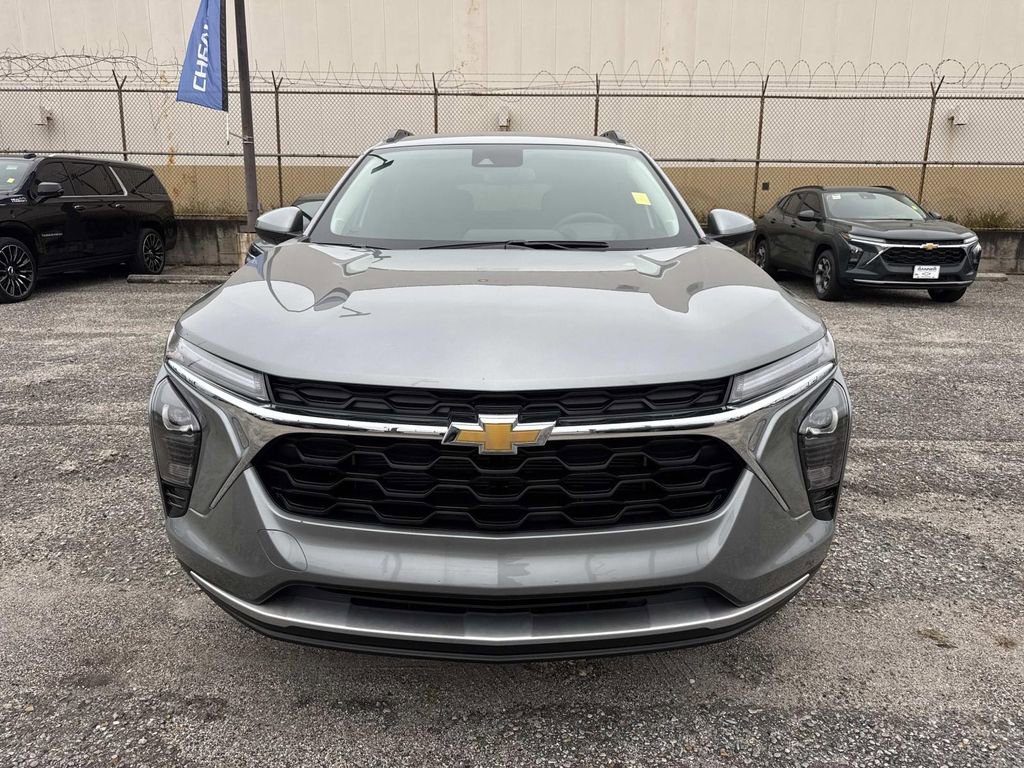 New 2026 Chevrolet Trax LT w/ Driver Confidence Package image 2