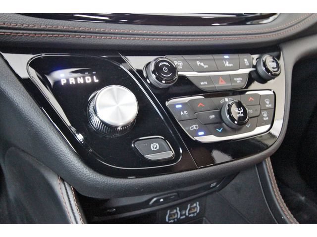 Used 2025 Chrysler Pacifica Pinnacle FWD image 25