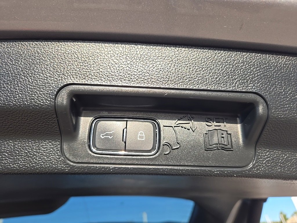 Used 2024 Ford Explorer Limited image 35