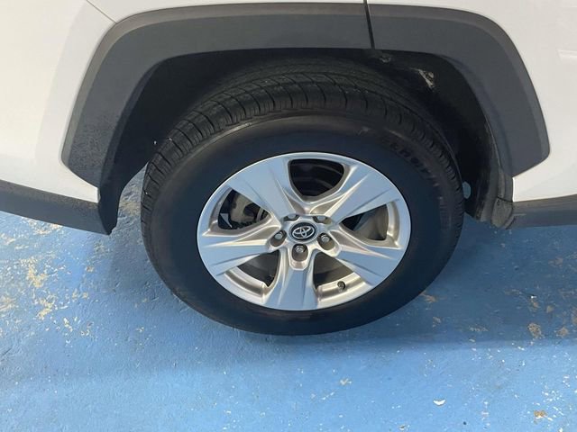 Used 2019 Toyota RAV4 XLE w/ Convenience Package FWD image 9