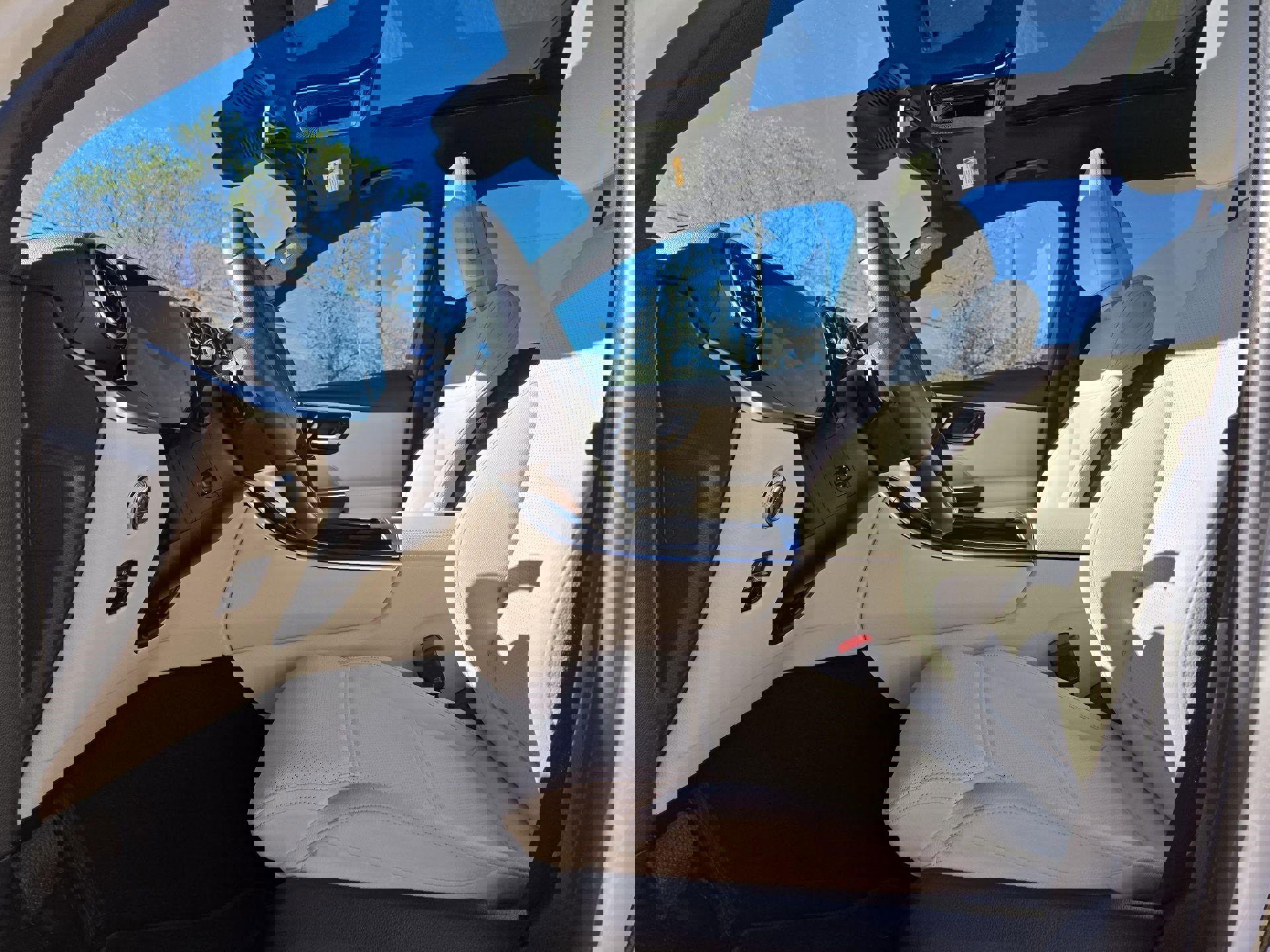 Used 2025 Mercedes-Benz GLC 300 4MATIC image 16