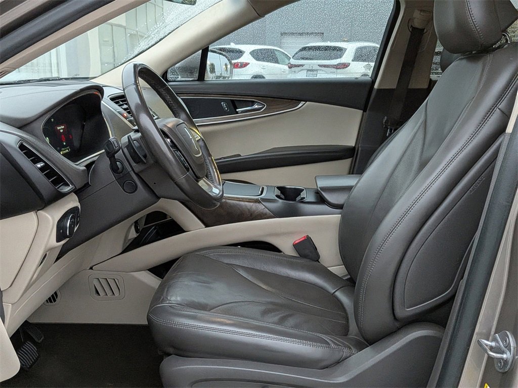 Used 2019 Lincoln Nautilus Select image 12