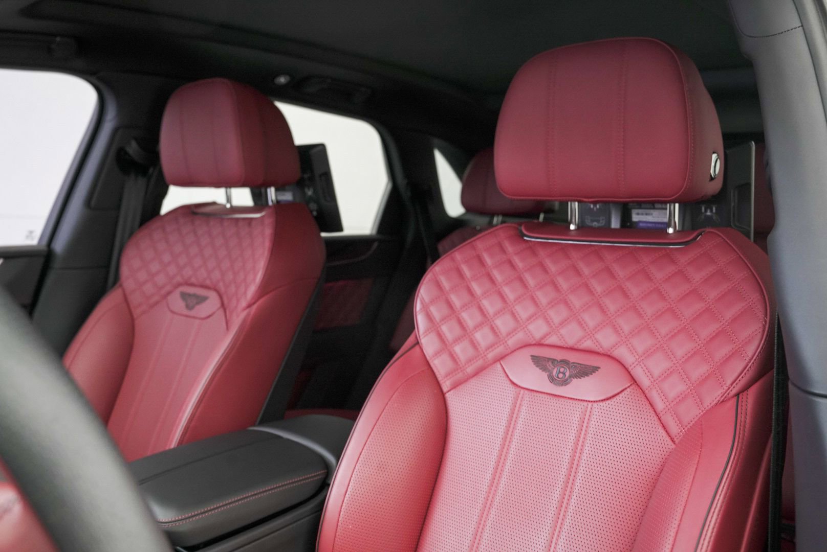Used 2022 Bentley Bentayga image 4