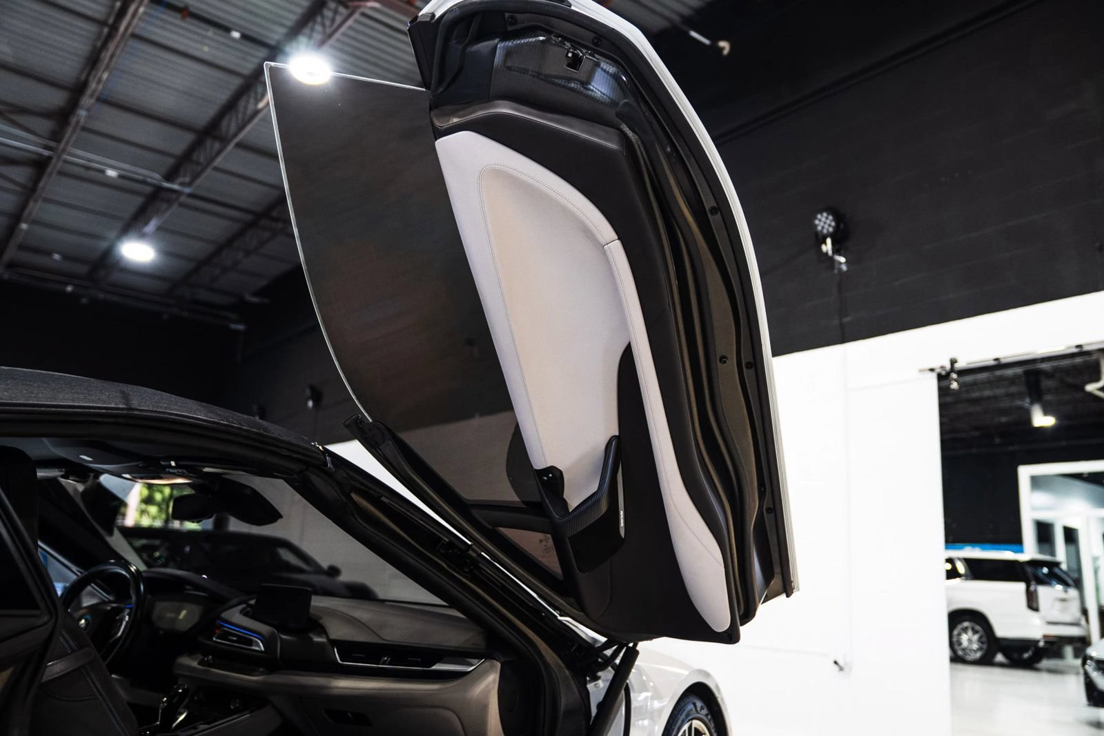 Used 2019 BMW i8 Roadster AWD/4WD image 19
