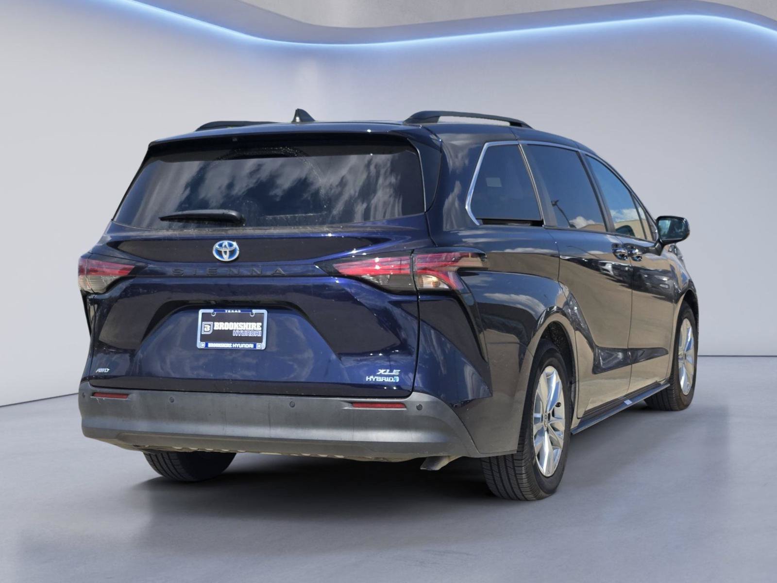 Used 2022 Toyota Sienna XLE w/ XLE Plus Package AWD/4WD image 6