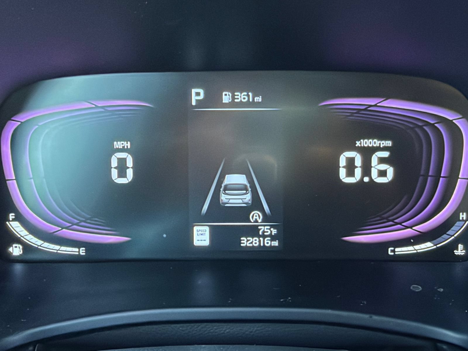 Used 2025 Kia Soul LX w/ LX Technology Package FWD image 37