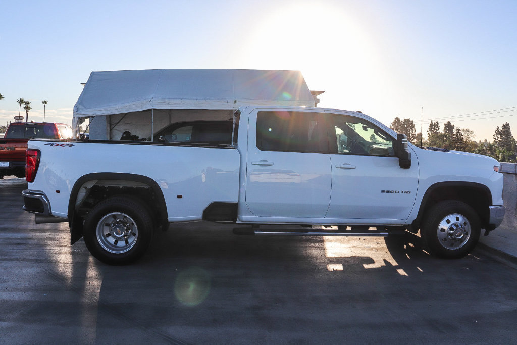 Used 2025 Chevrolet Silverado 3500 LT w/ Safety Package AWD/4WD image 13