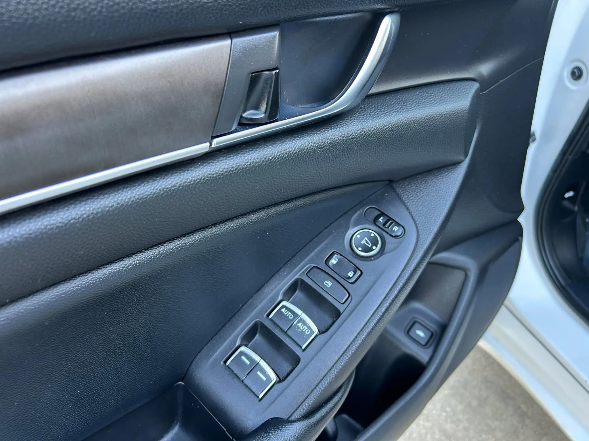 Used 2018 Honda Accord LX image 20