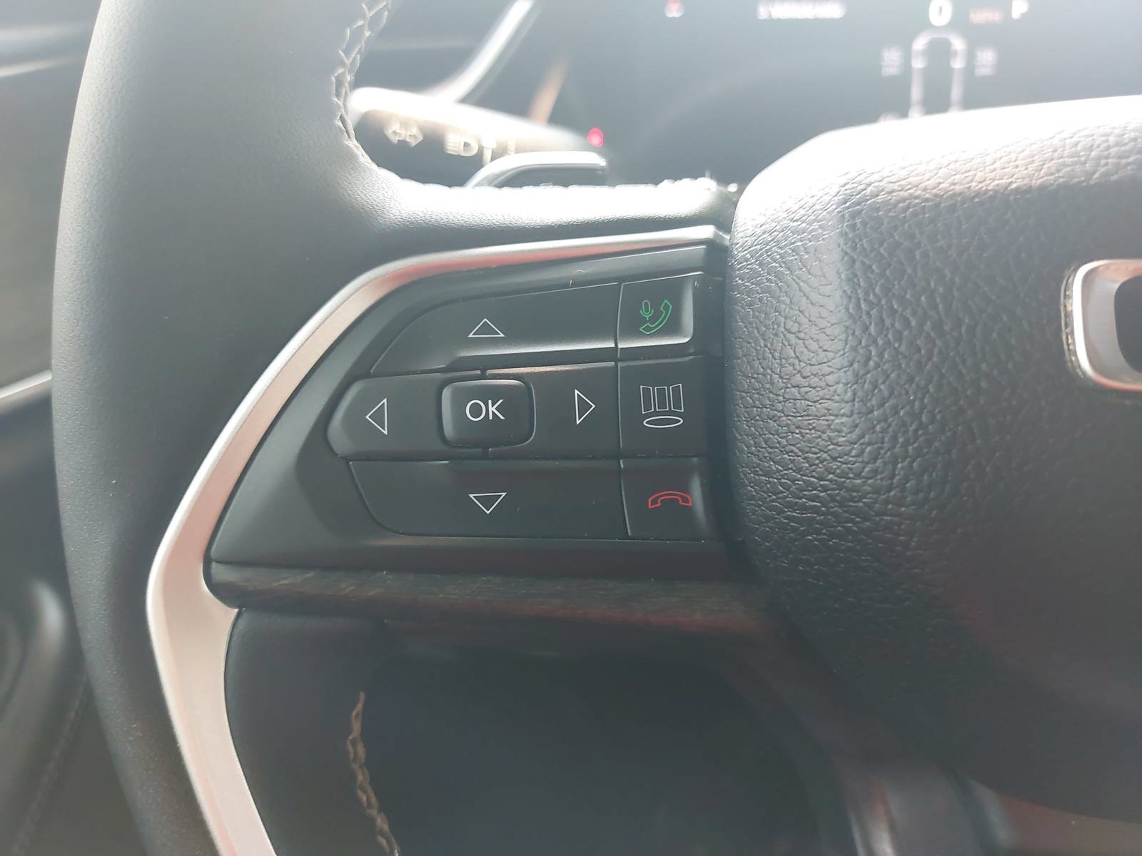 Used 2025 Jeep Grand Cherokee L Limited w/ Black Appearance Package AWD/4WD image 19