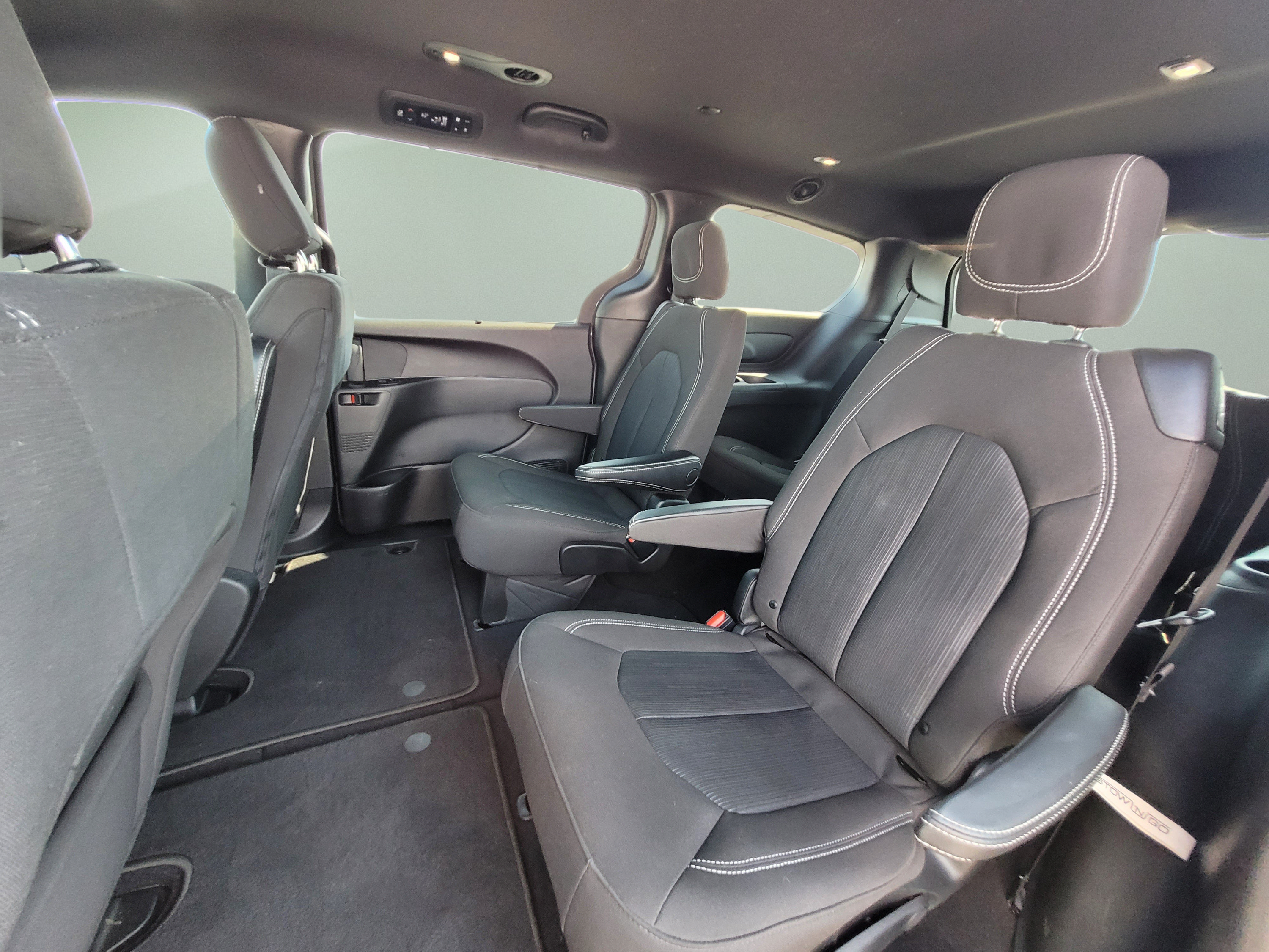 Used 2021 Chrysler Pacifica Touring w/ S Appearance Package FWD image 18