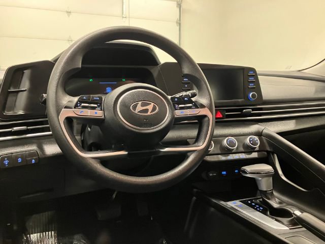 Used 2024 Hyundai Elantra SE image 29