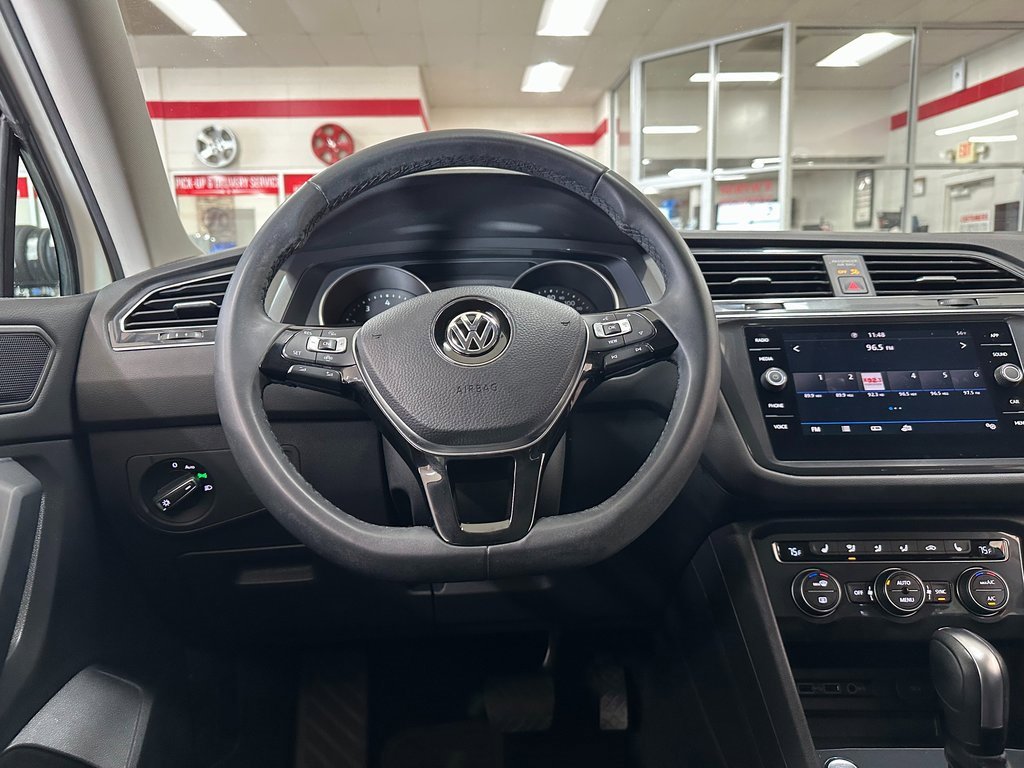 Used 2020 Volkswagen Tiguan SE w/ Panoramic Sunroof Package image 16