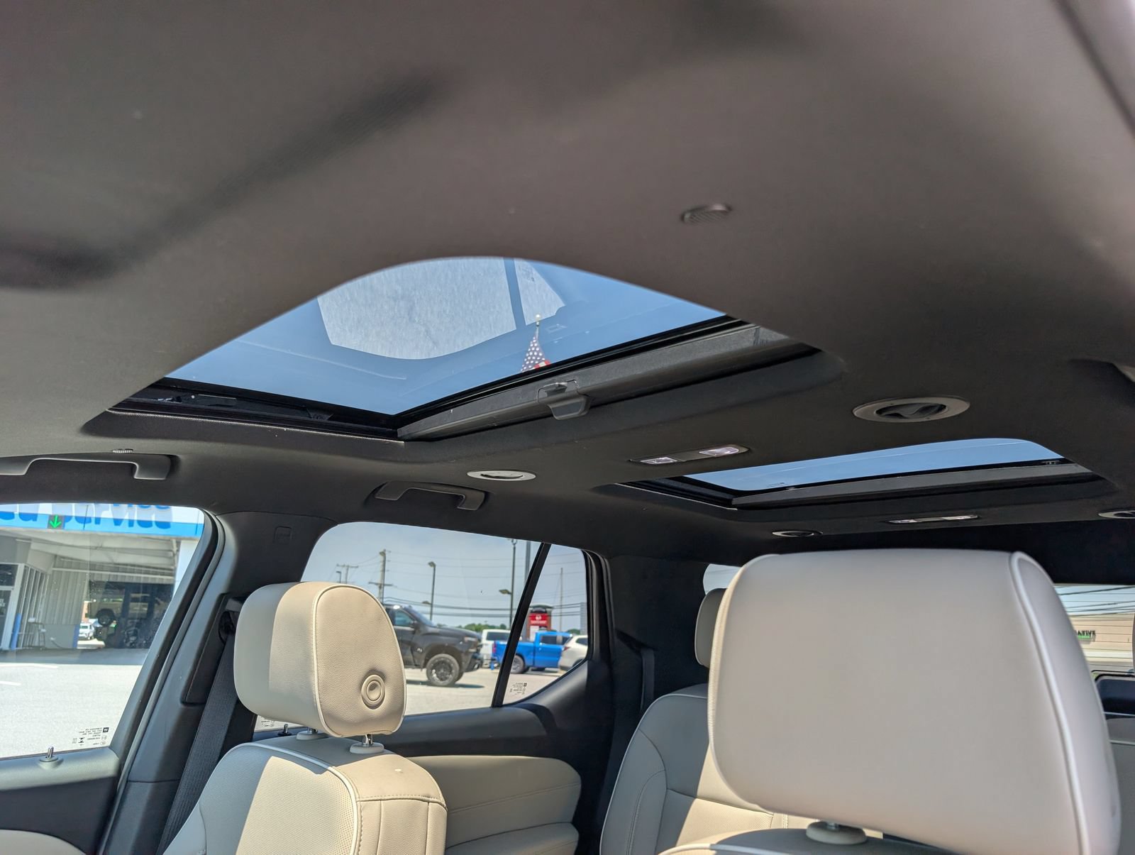 Used 2023 Chevrolet Traverse Premier AWD/4WD image 37