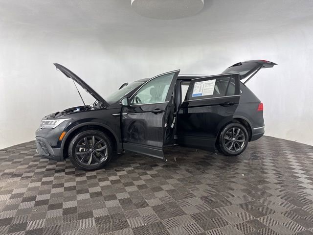 Used 2024 Volkswagen Tiguan SE image 13