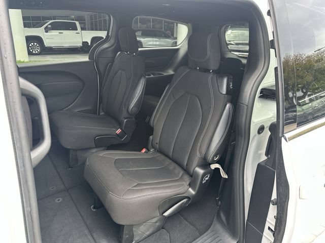 Used 2024 Chrysler Pacifica Touring FWD image 27