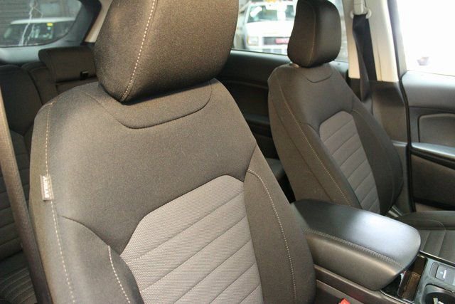 Used 2020 Ford Edge SE image 11