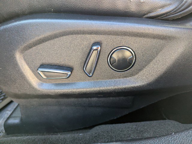 Used 2016 Ford Explorer XLT w/ Equipment Group 202A image 11