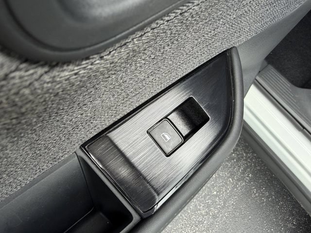 Used 2021 Nissan Rogue S FWD image 23