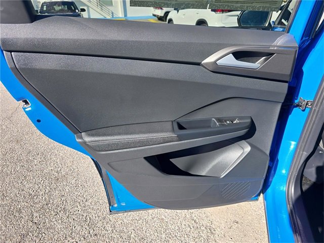 Used 2025 Volkswagen Taos SE image 11