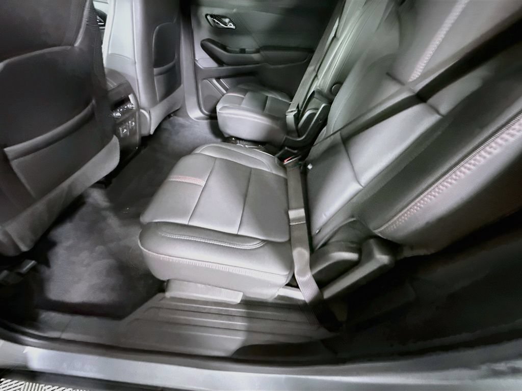 Used 2023 Chevrolet Traverse RS AWD/4WD image 29