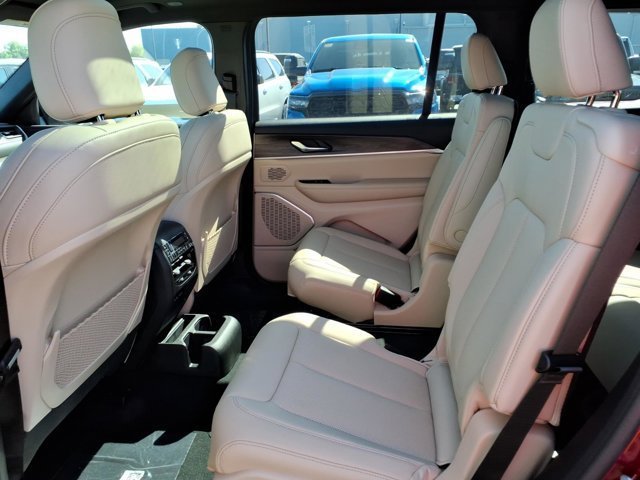 New 2026 Jeep Grand Cherokee L Limited w/ Luxury Tech Group II AWD/4WD image 16