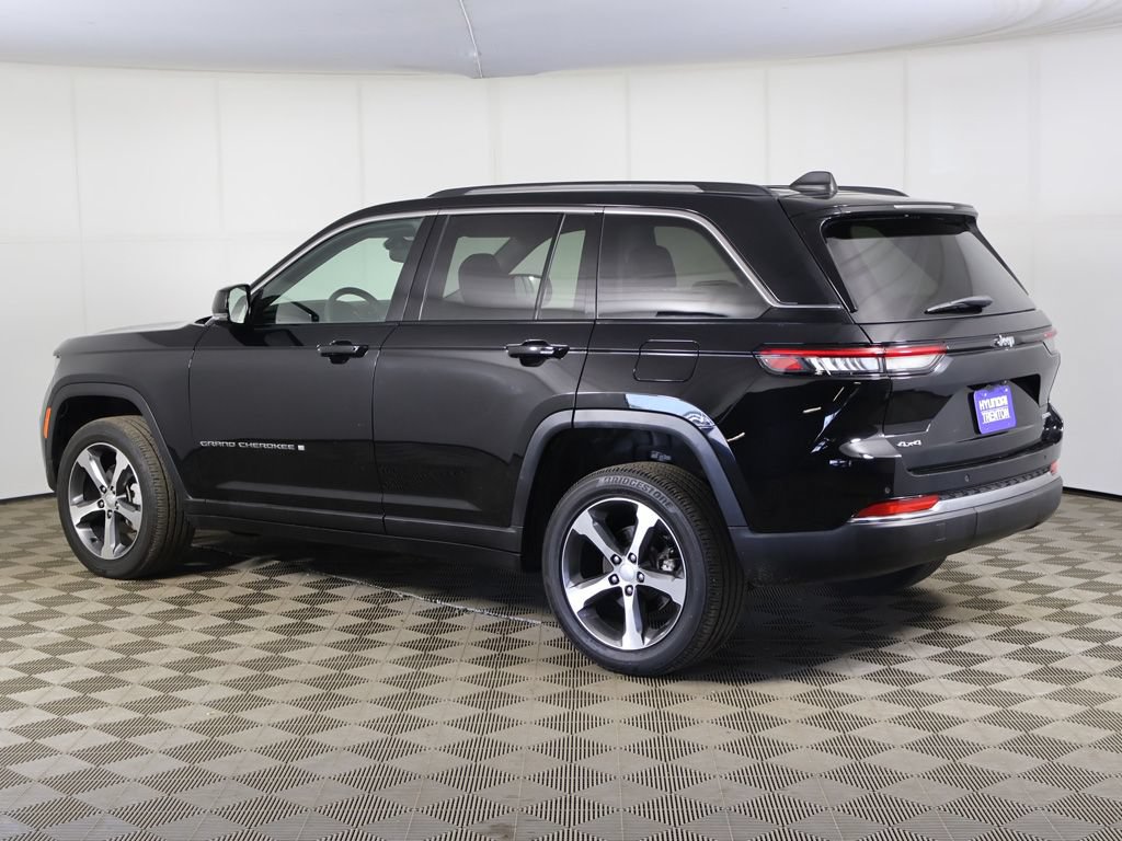 Used 2023 Jeep Grand Cherokee Limited AWD/4WD image 11