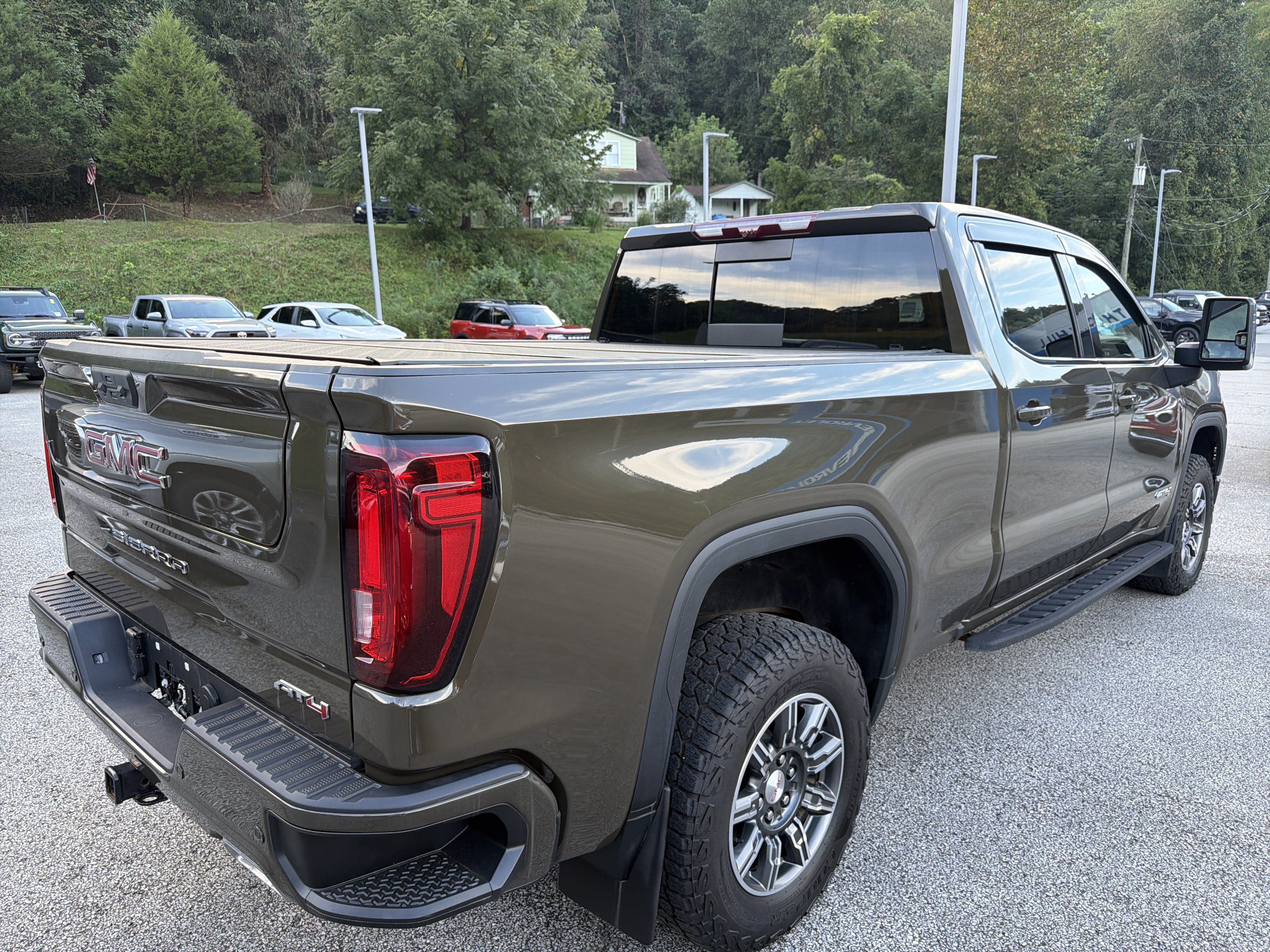 Used 2024 GMC Sierra 1500 AT4 w/ Technology Package AWD/4WD image 8
