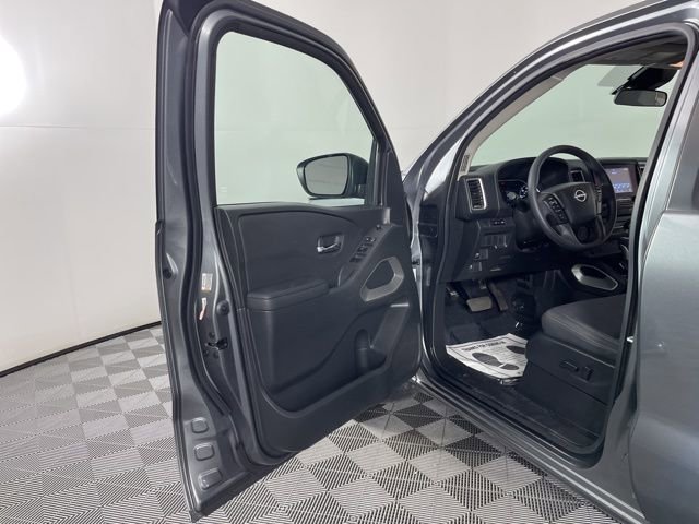 Used 2024 Nissan Frontier SV image 16