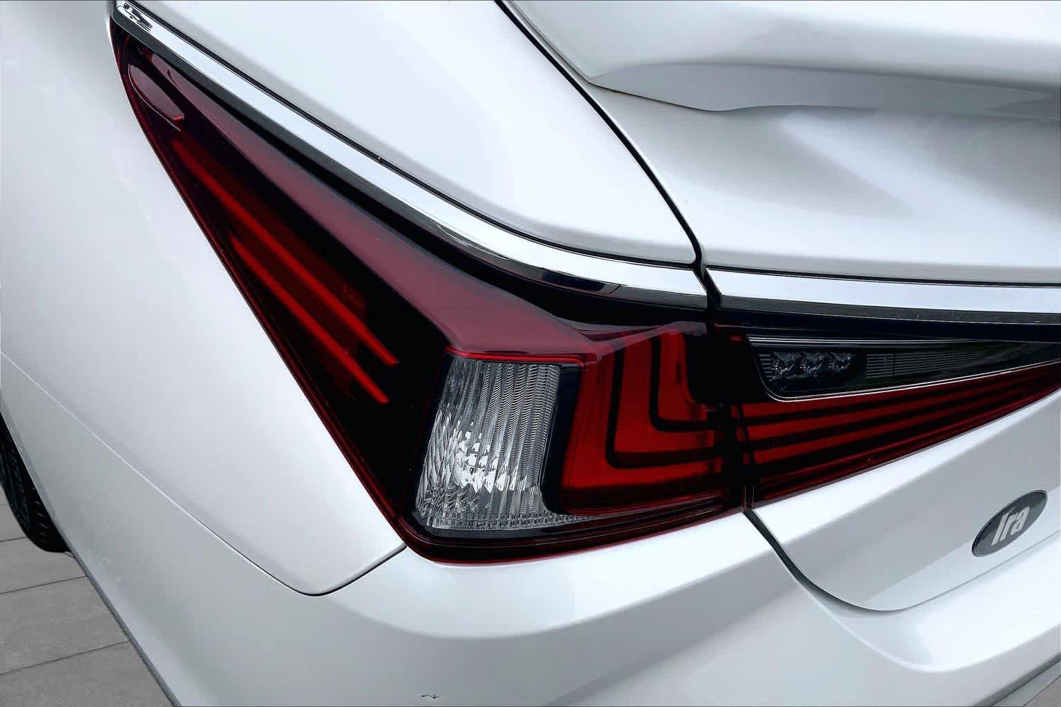 Used 2023 Lexus ES 300h w/ Premium Package FWD image 29