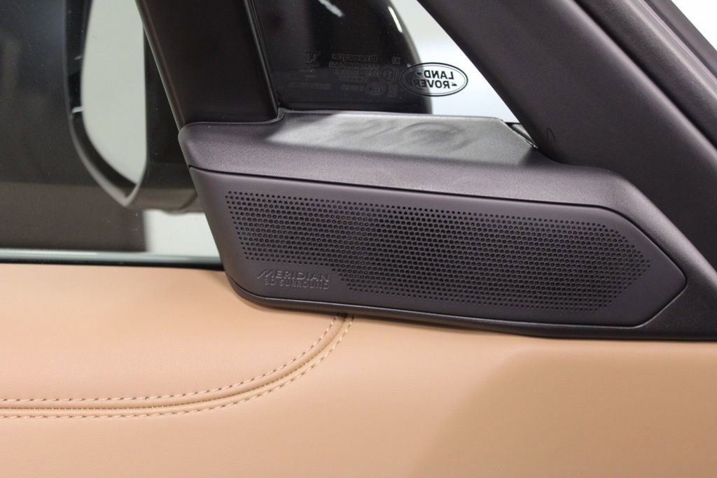 Used 2025 Land Rover Range Rover SE image 17